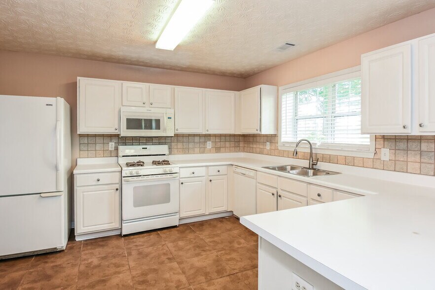 Building Photo - 1675 Berrywood Way