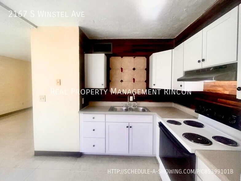 Building Photo - 2167 S Winstel Ave