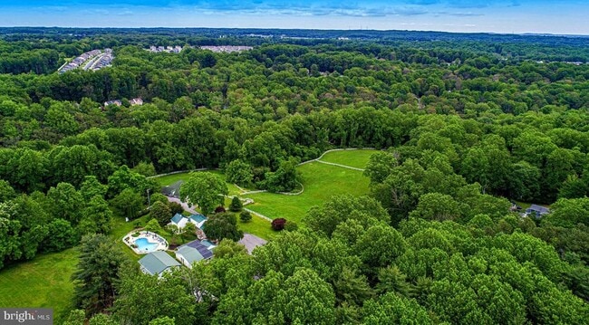 Building Photo - 607 E Wheel Rd