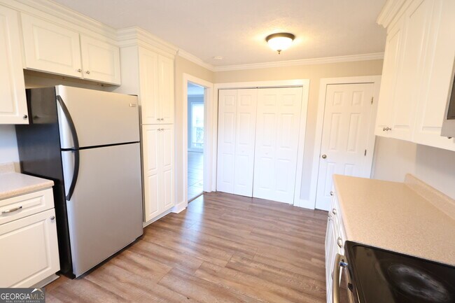 Building Photo - 1985 Briarcliff Rd