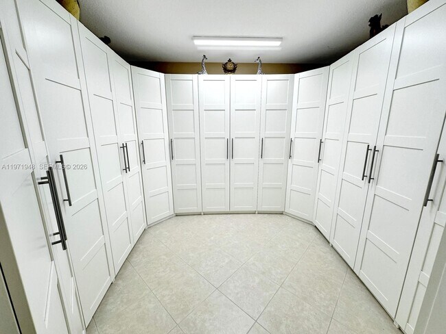 Building Photo - 5028 SW 170th Ave