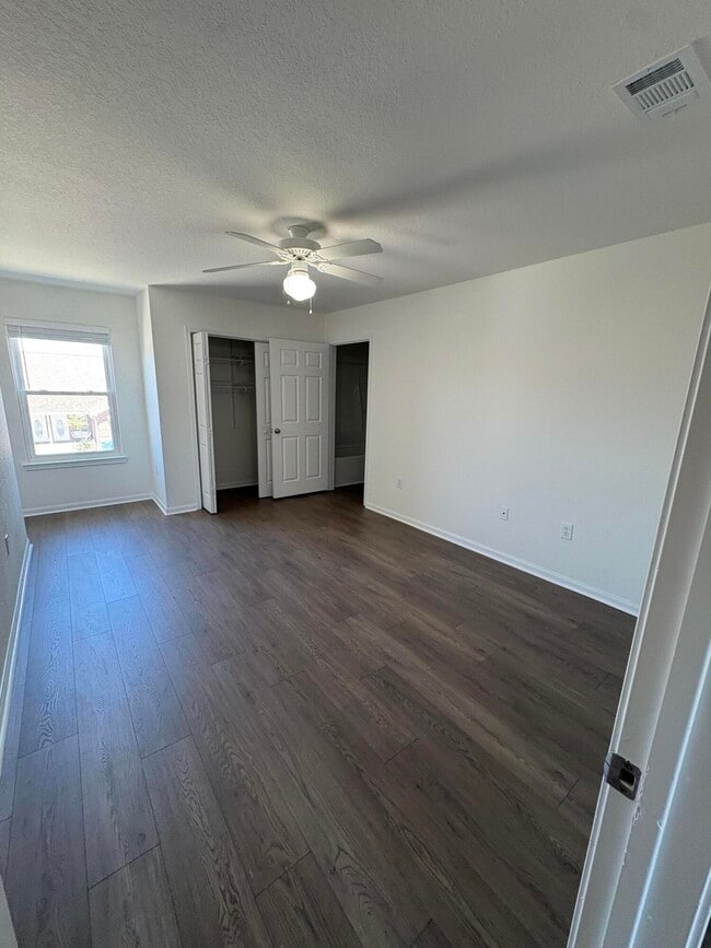 Building Photo - 1014 Airport Rd