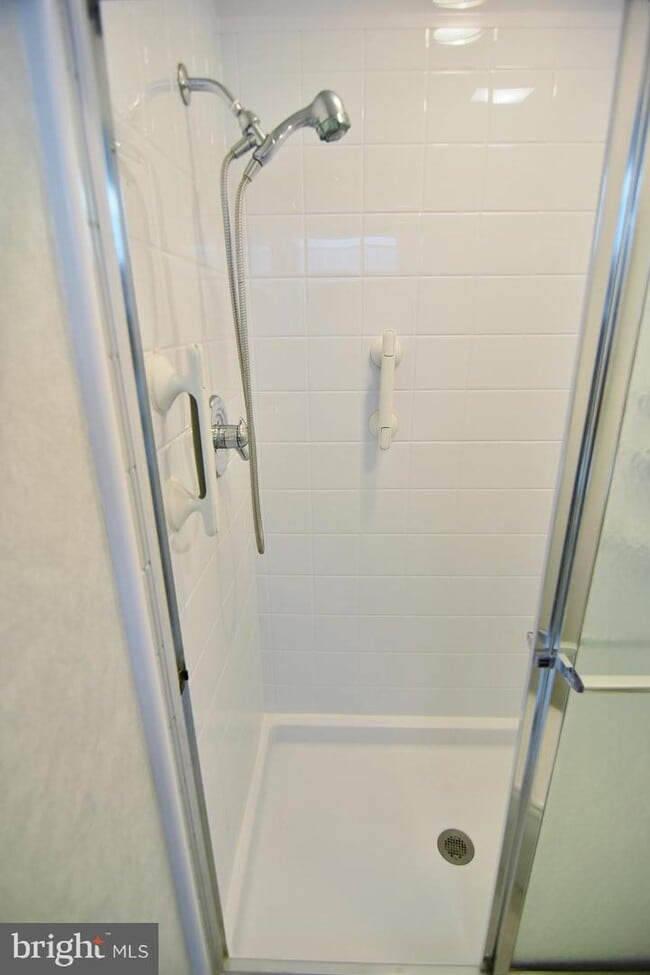 Building Photo - 21 Twin Brooks Dr