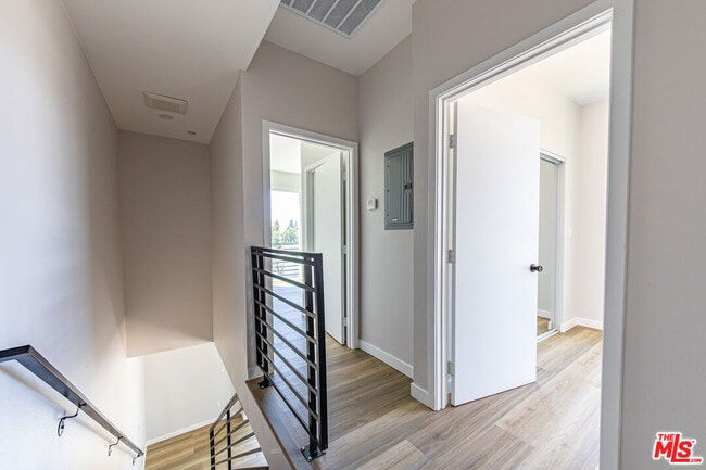 Building Photo - 6702 Balboa Blvd