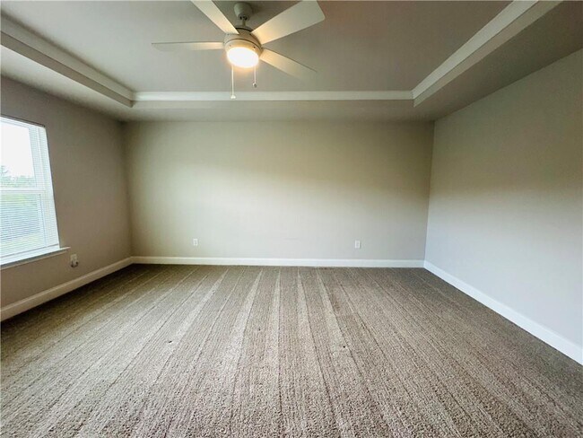 Building Photo - 4800 Sierra Creek Dr NE