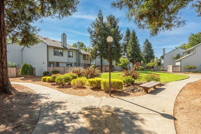 Building Photo - 422 Occidental Cir