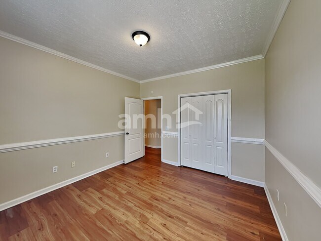 Building Photo - 210 Fox Hunt Ln