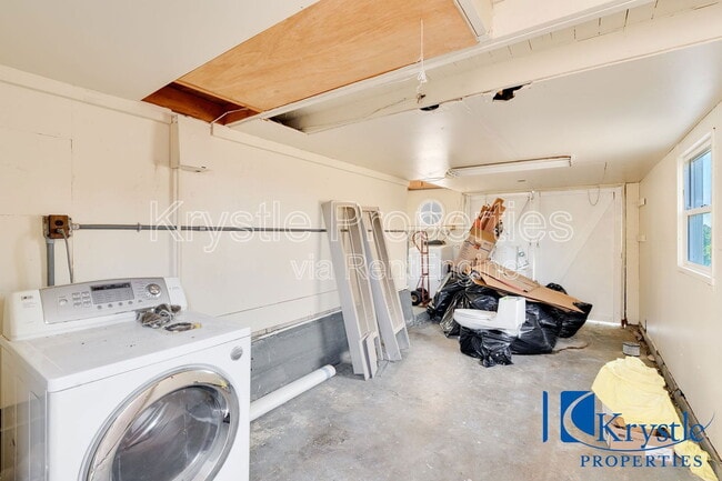 Building Photo - 218 Steffan St