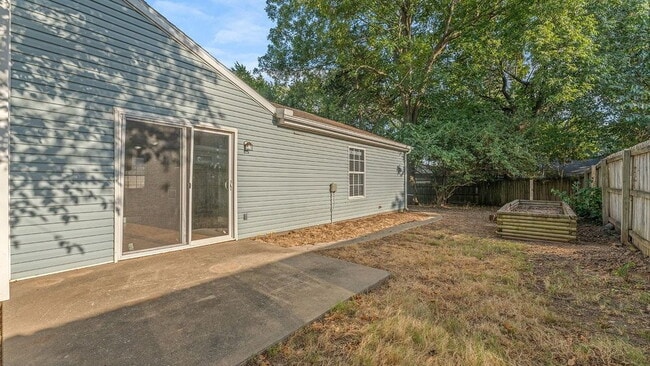 Building Photo - Cozy Fayetteville Home Near Trails & Dining