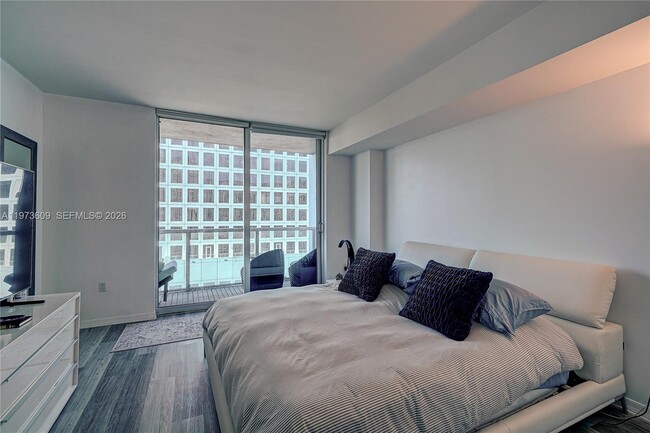 Building Photo - 500 Brickell Ave