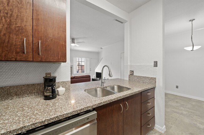 Building Photo - 9850 Pagewood Ln