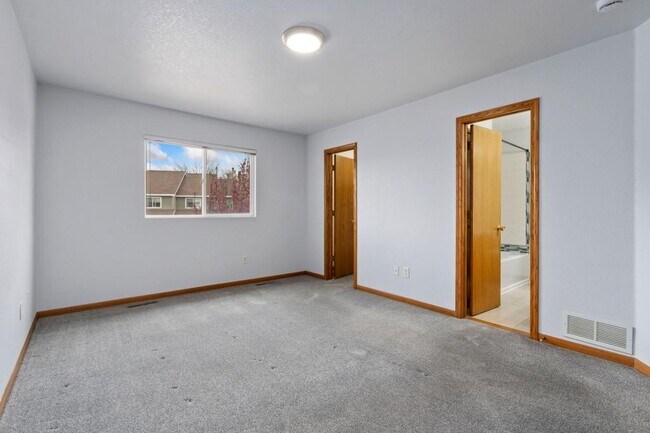 Building Photo - 151 Crabapple Dr