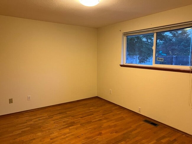 Building Photo - 3Bd/1.5Ba Covington House