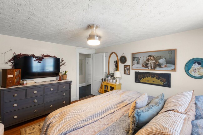 Building Photo - 308 W Main St