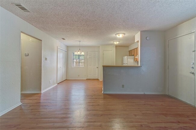 Building Photo - 400 Hedgewood Dr