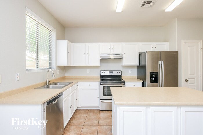 Building Photo - 3762 E Chickadee Rd