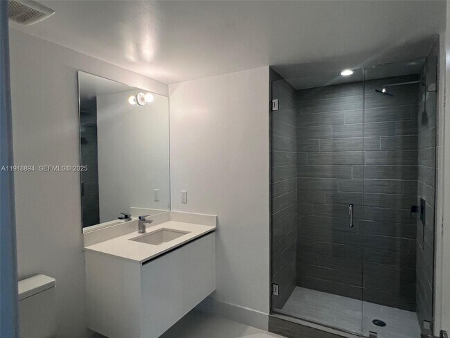 Building Photo - 300 Sunny Isles Blvd