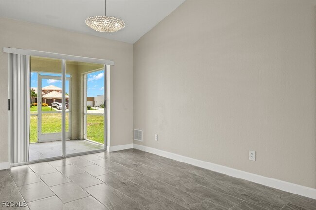 Building Photo - 3919 SW 14th Ave