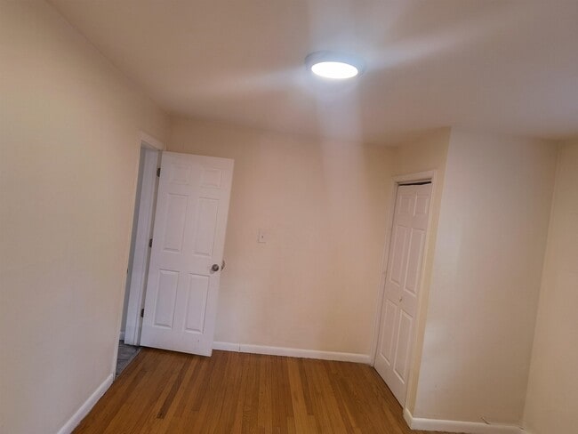 Building Photo - 6105 Meadowview Ave