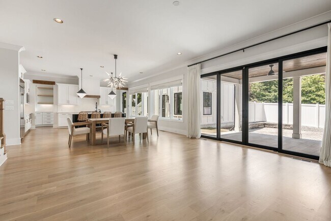 Building Photo - BEAUTIFUL CUSTOM BUILT HOME. 12 SOUTH ACRO...