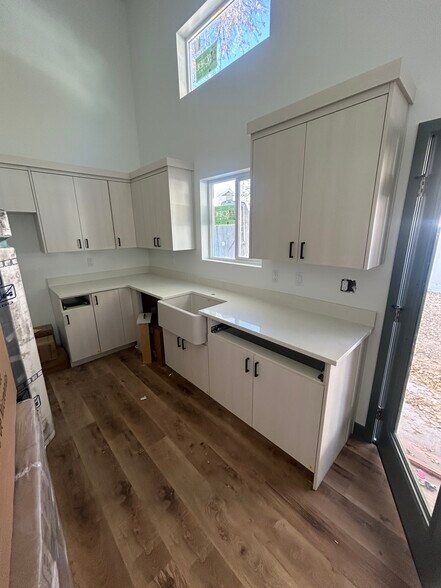 Building Photo - 3182 S Imperial St