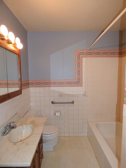 Building Photo - 4041 18th Ave NW