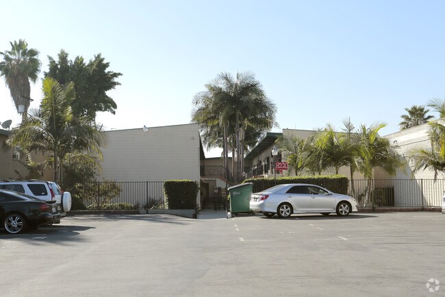 Building Photo - Capri Apartments