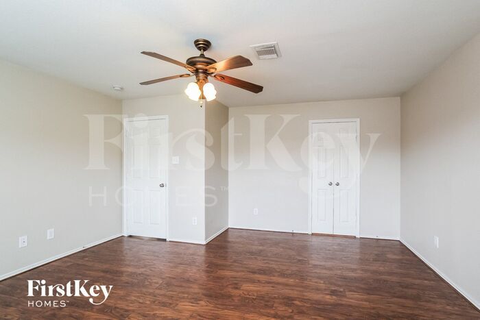 Building Photo - 18490 Sunrise Pines Dr