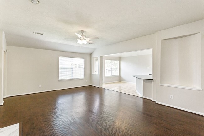 Building Photo - 3131 Stratford Pointe Dr