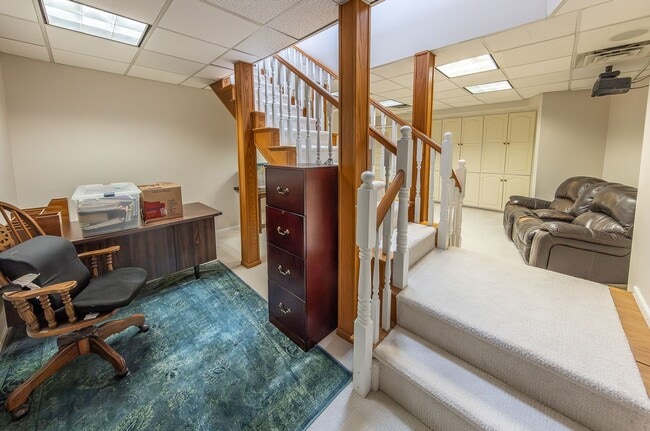 Building Photo - Stunning 4 Bed 3 Bath with a Pool!