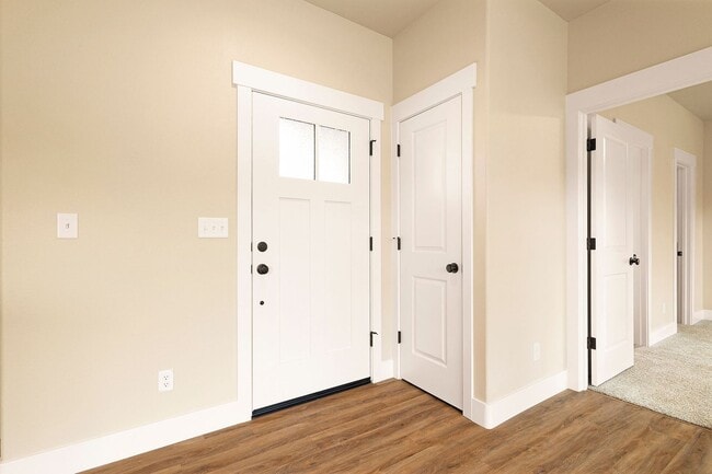 Building Photo - Welcome to your new 1 bedroom home nestled in the serene beauty of Paradise, CA!