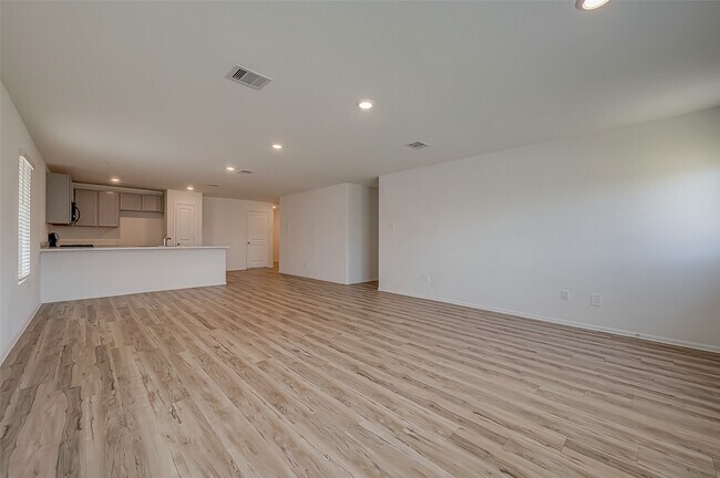 Building Photo - 18111 Robin Creek Dr