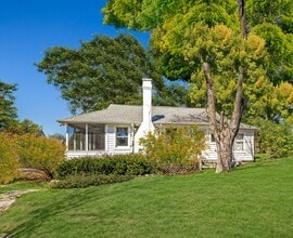 Building Photo - 26 Center St