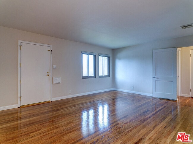 Building Photo - 8716 Bleriot Ave