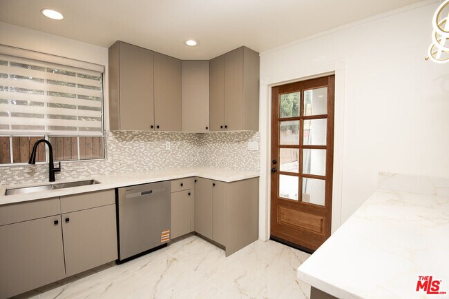 Building Photo - 14843 Morrison St