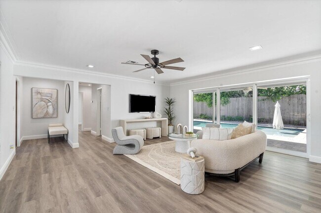 Building Photo - 714 SW 25th Ave