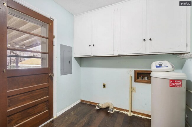 Building Photo - 3 Bedroom 2 Bathroom Springfield, MO