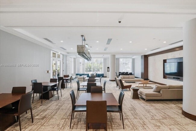 Building Photo - 801 Brickell Key Blvd