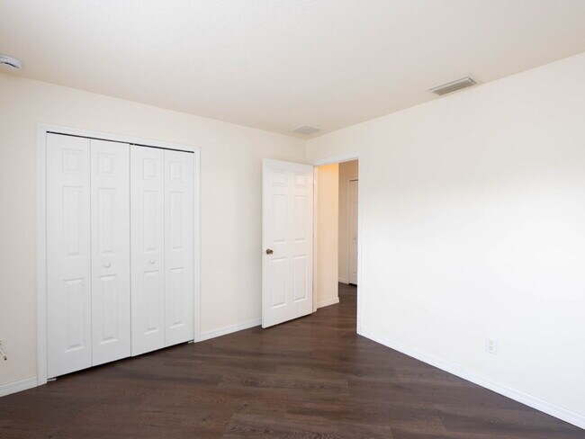 Building Photo - "Freshly Painted 3-Bed  with 2 Baths Home ...