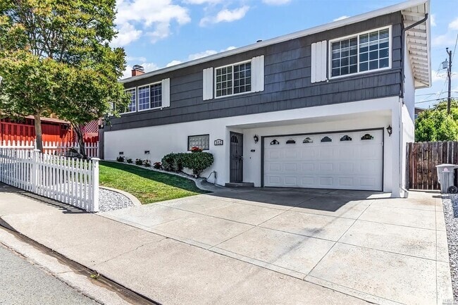 Building Photo - 352 Los Cerritos Dr