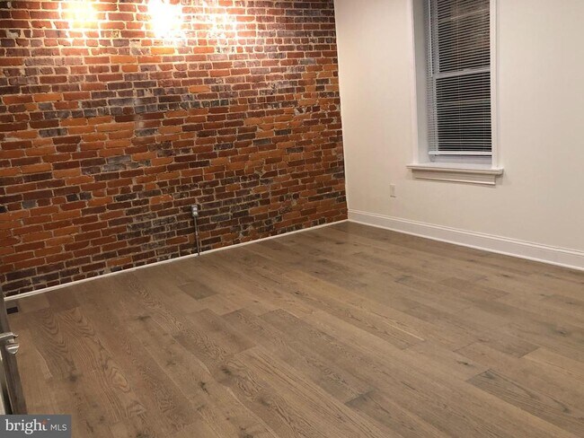 Building Photo - 1706 N Marshall St