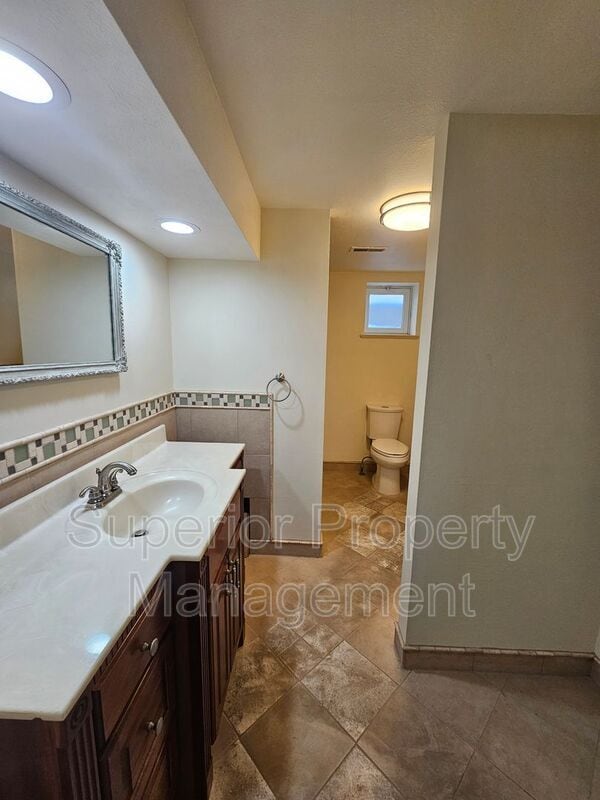 Building Photo - 610 Vista Ln