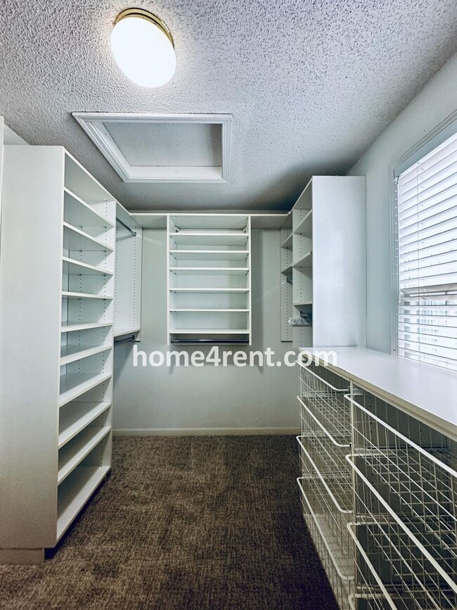 Building Photo - Beautifully Renovated Home in Olathe with a Finished Basement!