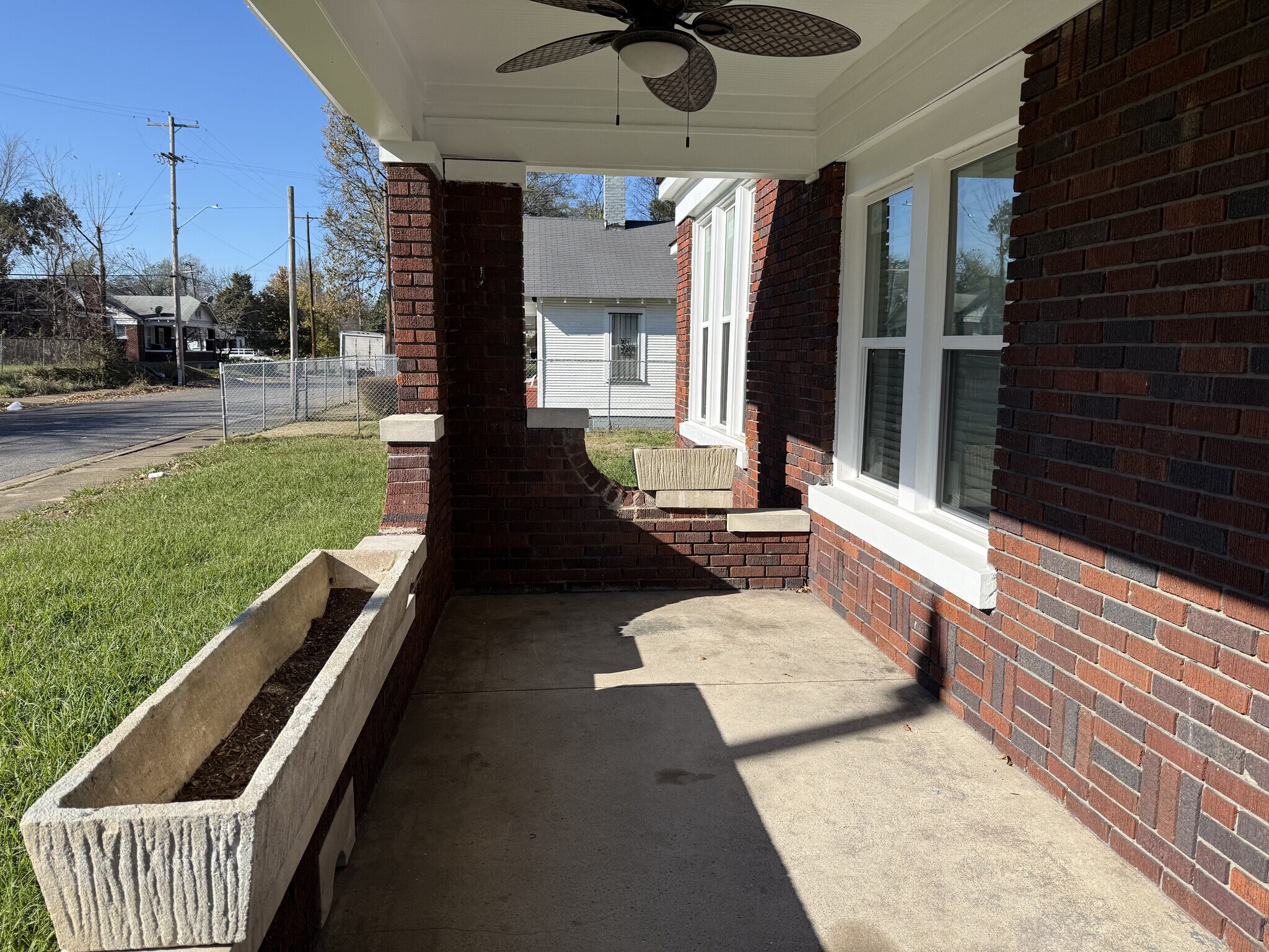 Building Photo - 1371 Ridgeway St