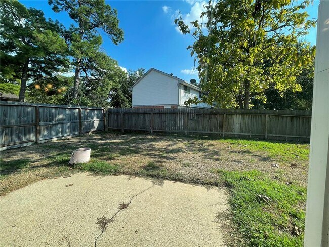 Building Photo - 15307 Pebble Lake Dr