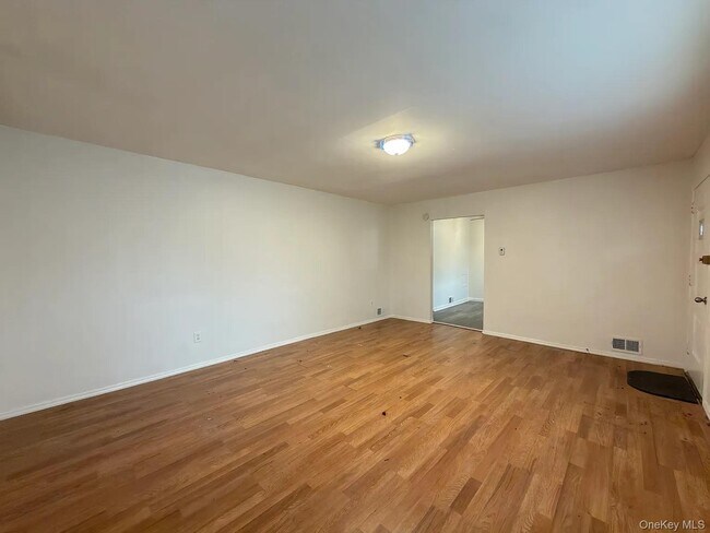 Building Photo - 18 Bedford Ave