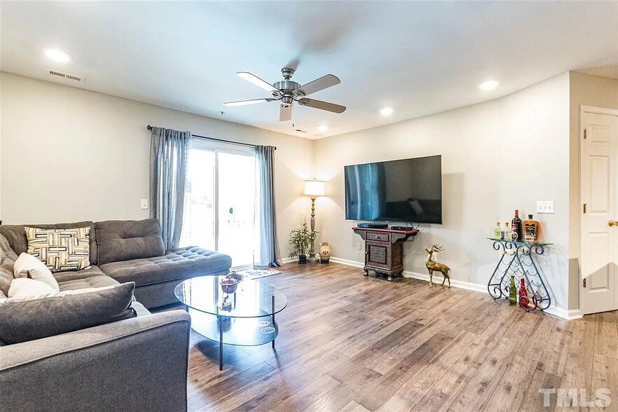 Living Room - 1950 Trailwood Heights Ln