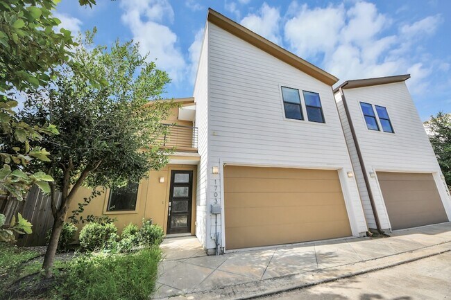Building Photo - 1703 Cedrocanna Ln
