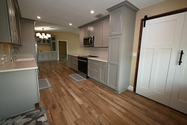 Building Photo - 985 Quail Run