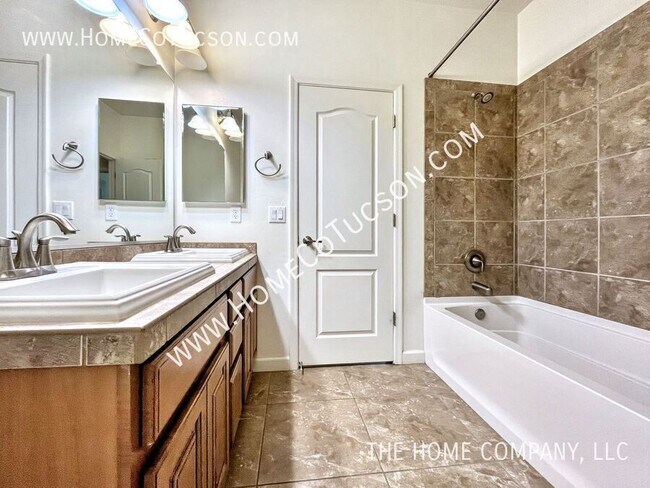 Building Photo - 12860 N Camino Vieja Rancheria